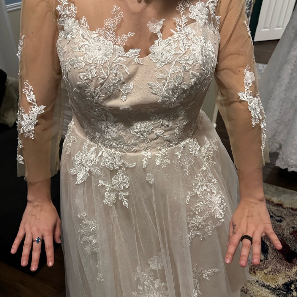 Elegant Lace Embroidered Wedding Dress